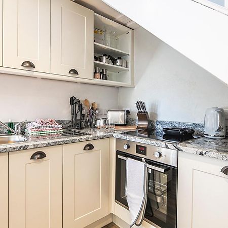 The Artists Loft - A Superb Cottage Sensitively Converted From A Grade II Listed 17Th Century Building Bakewell Esterno foto